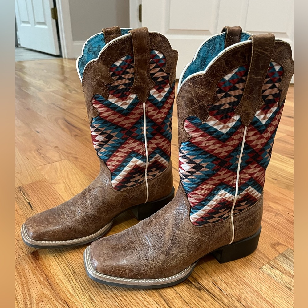 Women’s 9B Aztec Round Up Willow Boot 9B